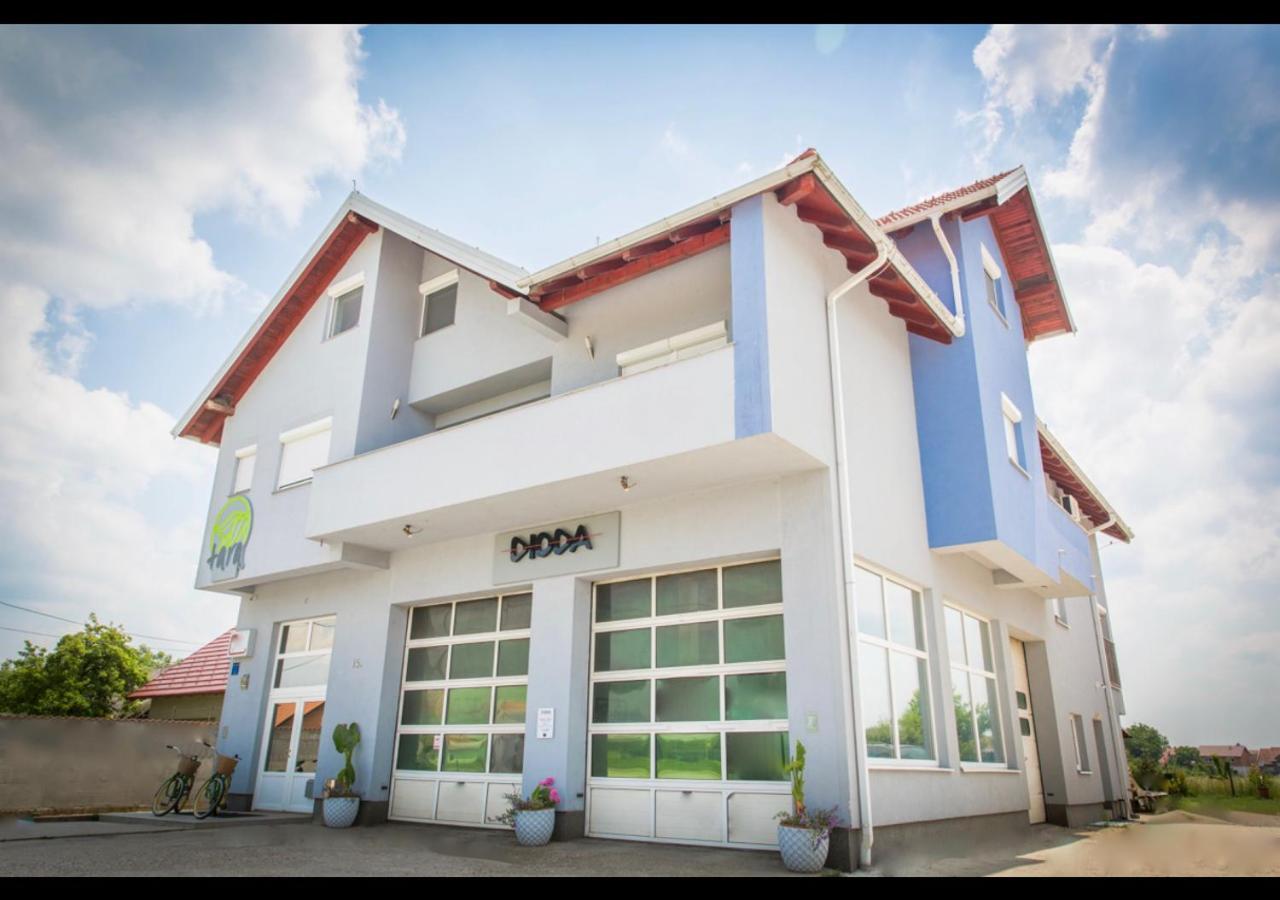 Tara Garden Hotel Велика Горица Екстериор снимка